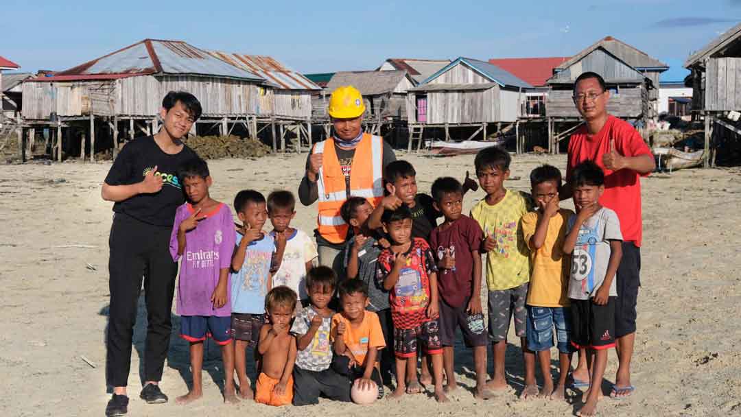 Foto: Dawam ketika mengunjungi salah satu desa target Proyek ACCESS.